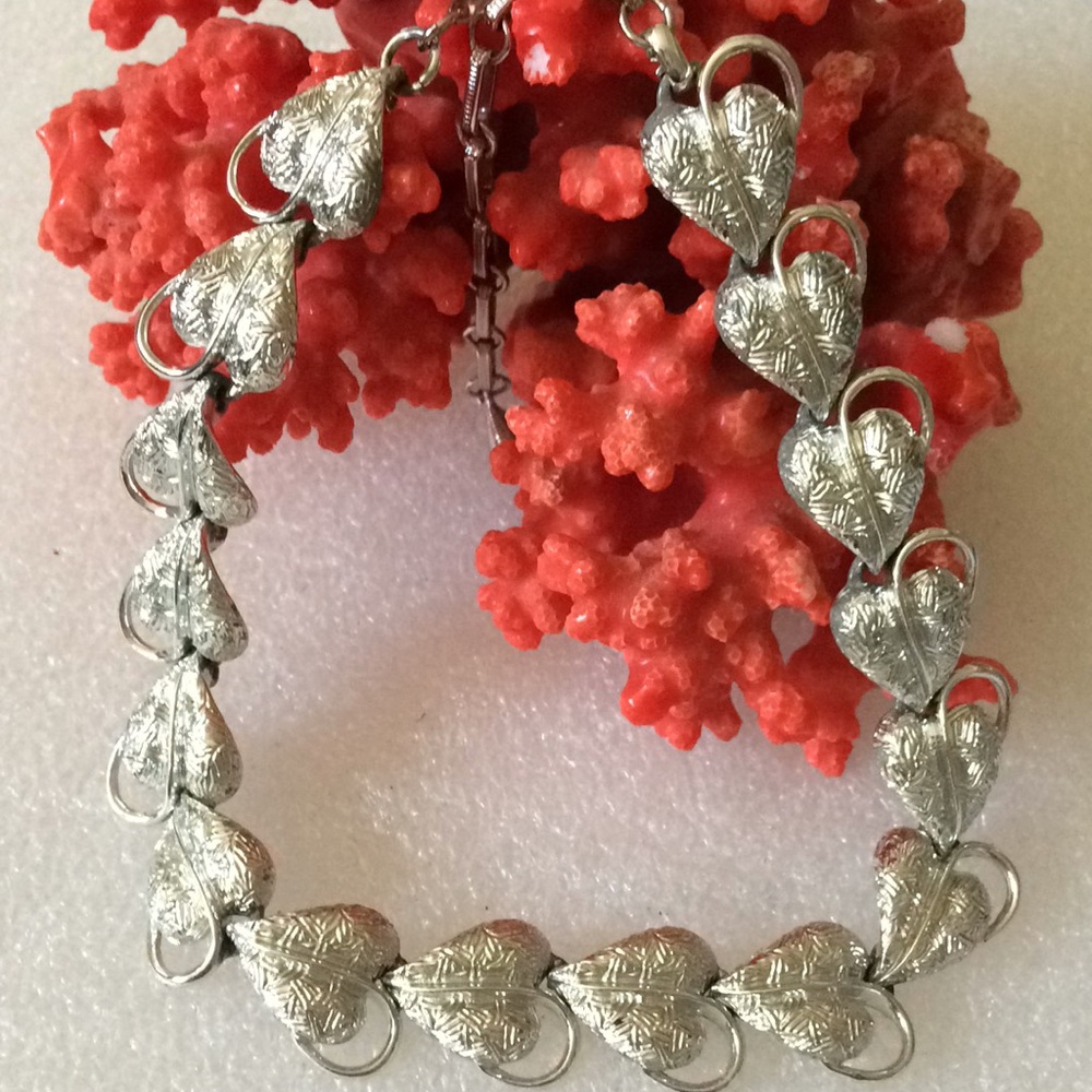 Beautiful engraved heart Cora chocker